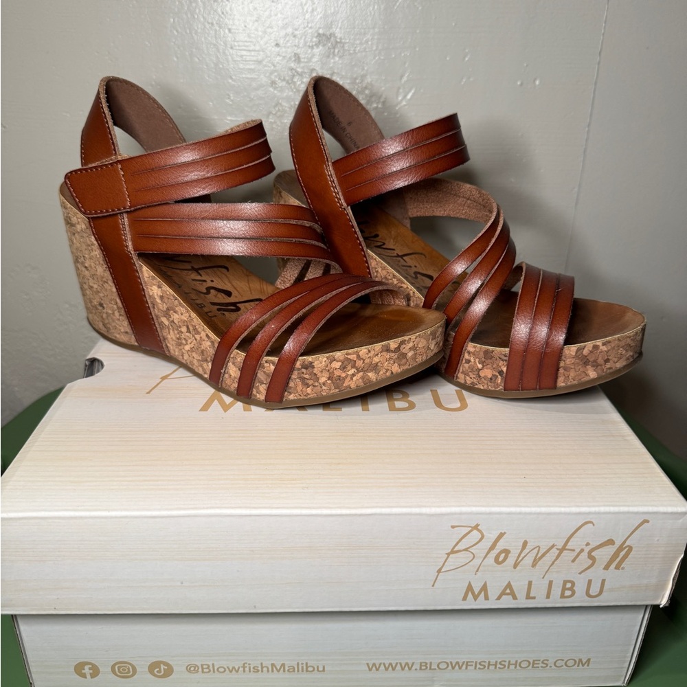 Blowfish Women's Brown Wedge Sandals - Picture 5 of 7